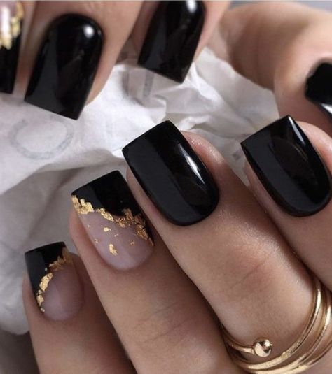 Classy Black Nails, Gold Gel Nails, Black Gold Nails, Black Gel Nails, Golden Nails, Simple Gel Nails, Black Nail Designs, Short Acrylic Nails Designs, Dipped Nails