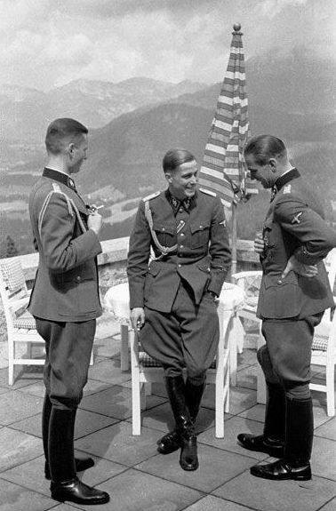 Joachim Peiper, Eastern Front Ww2, Ww2 Germany, Army Police, Ww2 Soldiers, Ww2 Photos, German Soldiers Ww2, German Uniforms, German History