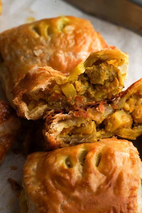 Whisper Of Yum, Onion Curry, Curry Puff, Pepper Salt, Puff Pastry Recipes, Asian Cooking, Veg Recipes, Curry Powder, Pastry Recipes