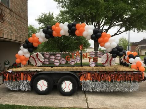 Football Cheer Parade Float, Cute Parade Float Ideas, Parade Football Float Ideas, Parade Floats With Balloons, Homecoming Parade Floats Volleyball, Sport Float Ideas For Parade, Baseball Themed Parade Floats, Sports Floats For Parade, Homecoming Parade Float Ideas Cheer