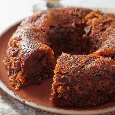 It doesn't get more comforting than this plum pudding recipe when it comes to holiday desserts. It's tender, moist and perfectly sweetened with the help of chewy dried fruits. Plum Pudding Recipe, Classic Christmas Recipes, Plum Dessert, Trendy Recipes, Chocolate Cream Pie Recipe, Christmas Pudding Recipes, Traditional Christmas Food, Cherry Bread, Cocoa Cake