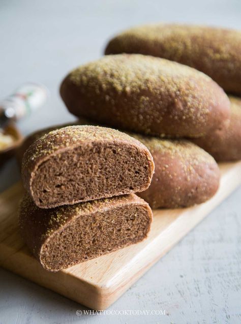 No-Knead Honey Wheat Bushman Bread (Outback Steakhouse) Bushman Bread, Outback Bread, Egg Tofu, Honey Wheat Bread, Honey Wheat, Outback Steakhouse, Cookies Pastry, No Knead Bread, Bread Bun