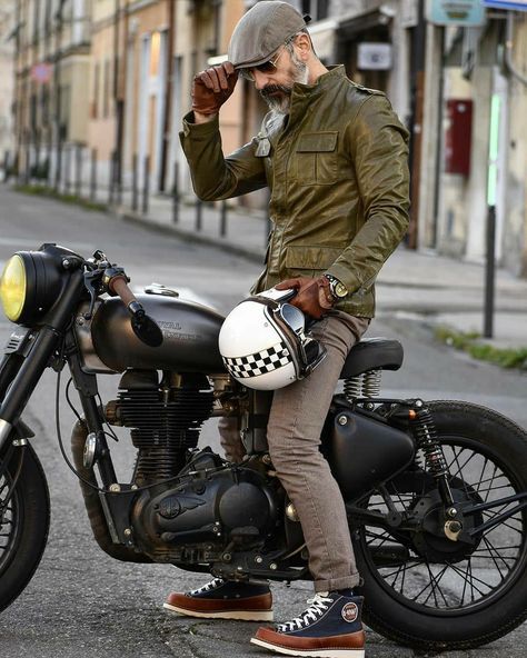 Cafe Racer Outfit Men, Vintage Biker Style, Biker Photoshoot, Moto Cafe, Cafe Racer Style, Cafe Bike, Indian Men Fashion, Biking Outfit, Biker Men