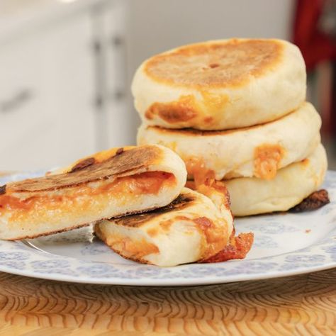 Breakfast Hot Pockets, Easy Dough Recipe, Yogurt Dough, Yogurt Pizza Dough, Hot Pocket Recipes, Breakfast Pockets, East Coast Kitchen, Easy Dough, Greek Yogurt Breakfast