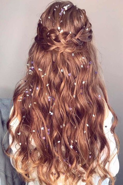 Fun hippie hairstyles you can try today and feel the free spirit of the upcoming summer and festival season. Hair Bandana Hairstyles, Hair Balayage Black, Blond Hair Styles, Girl Hairstyles Short, Balayage Black Hair, Wild Hairstyles, Simple Hairstyles For School, Short Hairstyles For Girls, Long Hair Hairstyles For School