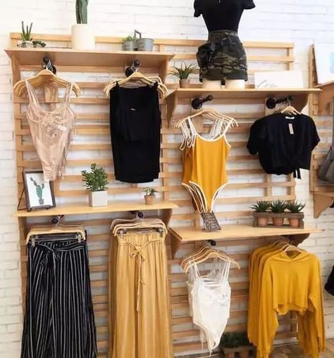 Ideas para decorar locales de ropa Clothing Boutique Interior, Clothing Store Displays, Clothing Store Interior, Clothing Store Design, Boutique Clothing Store, Shop Displays, Store Design Boutique, Boutique Display, Clothing Displays