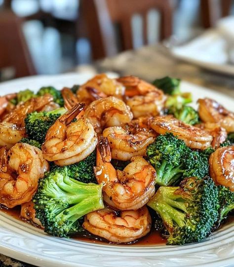 Shrimp and Broccoli Stir-Fry Stir Fry Shrimp Recipes, Shrimp Stir Fry, Shrimp And Broccoli, Shrimp Dinner, Quick Dishes, Broccoli Stir Fry, Large Shrimp, Fresh Broccoli, Healthy Food Motivation