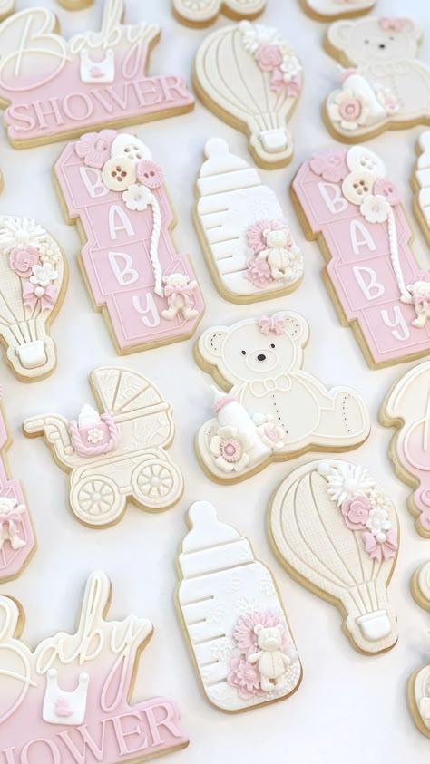 Cookies Comunion, Fondant Cookies Ideas, We Can Bearly Wait Theme, Fondant Biscuits, 1st Birthday Cake Designs, Cookie Room, Fondant Sugar Cookies, Baby Treats, Baby Shower Sugar Cookies