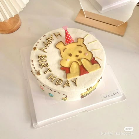 Winnie The Pooh Bento Cake, Birthday Cake Winnie The Pooh, Winnie Pooh Cake, Winnie The Pooh Birthday Cake, Pooh Birthday Cake, Kue Disney, Alcohol Cake, Birthday Cake Gift, Cookie Cake Decorations