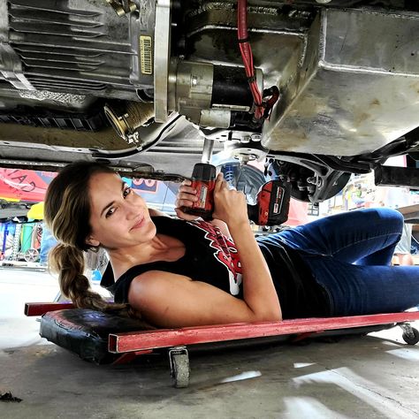 #girlmechanic #cargirls #mechanic #garagelife #racecar #Milwaukee Girl Mechanics Aesthetic, Mechanic Girl Aesthetic, Mechanic Girl, Female Mechanic, Female Mechanic Aesthetic, Race Car Girls, Engineer Girl, Mechanics Aesthetic, Girl Mechanics