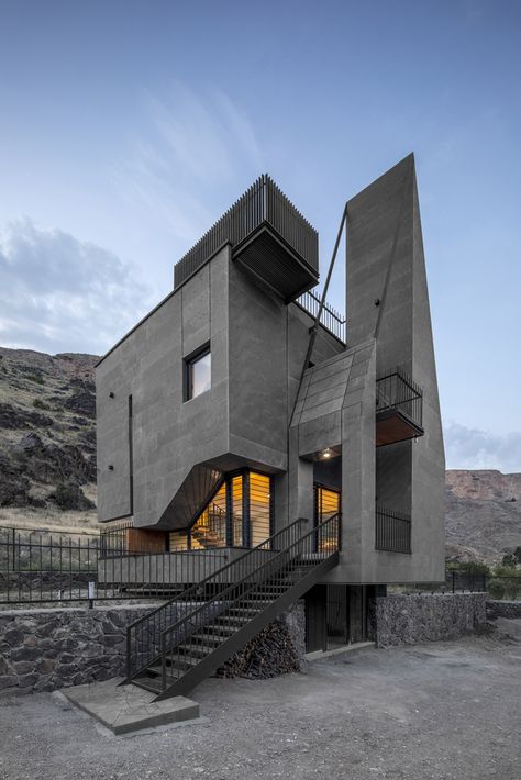 Basalt Stone, Grey Houses, Modern Style Homes, Modern Architecture House, House Architecture Design, Modern Exterior, Architecture Fashion, Architecture Building, Great View