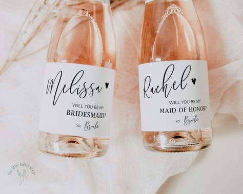 Mini Champagne Labels, Will You Be My Bridesmaid Gifts, Mini Champagne Bottles, Bridesmaid Favors, Maid Of Honor Gift, Champagne Label, Mini Champagne, Proposal Box, Bridesmaid Proposal Box