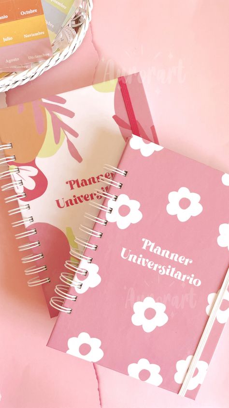 Planner pensado en las estudiantes, incluye secciones ideales para orgsnizar todo! #planner #university #organization Todo Planner, Planner Cover Design, University Organization, Photoshop Tutorial Graphics, Instagram Branding Design, Cute Stationary School Supplies, Color Design Inspiration, Notebook Cover Design, Pretty Journals