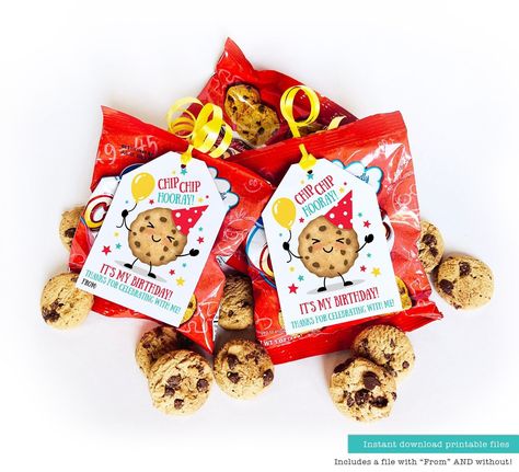 Kids Holiday Party Favors, Classroom Birthday Treats, Student Snacks, Chip Chip Hooray, Team Snacks, Cookie Tags, Mini Chocolate Chip Cookies, Holiday Party Kids, Football Snacks