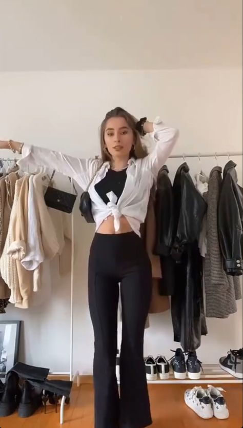 Outfits Black Flared Pants, Black Flared Pants Outfit Summer, Outfit Inspo Black Flared Pants, White Flare Pants Outfit Casual, Black And White Flare Pants Outfit, Zara Flared Pants, Black Flairs Outfit, Flare Black Trousers Outfit, Flared Black Trousers Outfit