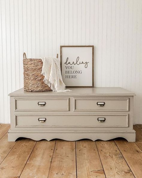 Redoing A Hope Chest, Farmhouse Cedar Chest, Painting Hope Chest Ideas, Vintage Lane Cedar Chest Makeover, Cedar Hope Chest Makeover, Cedar Chest Decor Ideas, Hope Chest Decor, Cedar Chest Decor, Refurbished Cedar Chest