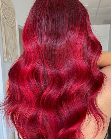 Bright Red Hair Ideas, Colored Red Hair, Burgundy Hair Colors, Dark Burgundy Hair Color, Red Hair Ideas, Red Balayage Hair, Red Hair Looks, Cherry Red Hair, Red Hair Inspo