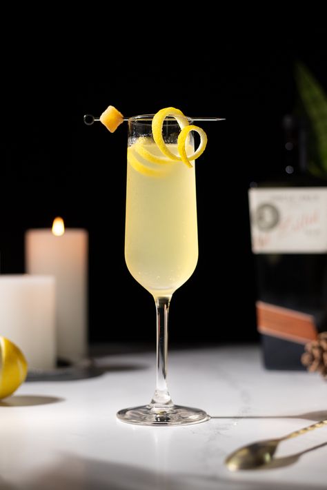 Honey Ginger French 75 (Gin and Champagne Cocktail) - Moody Mixologist Cranberry Mimosas, Morning Mimosas, French 75 Recipe, Blood Orange Cocktail, Honey Cocktail, Sparkling Wine Cocktails, Chill Lounge, French 75 Cocktail, Ginger Cocktails