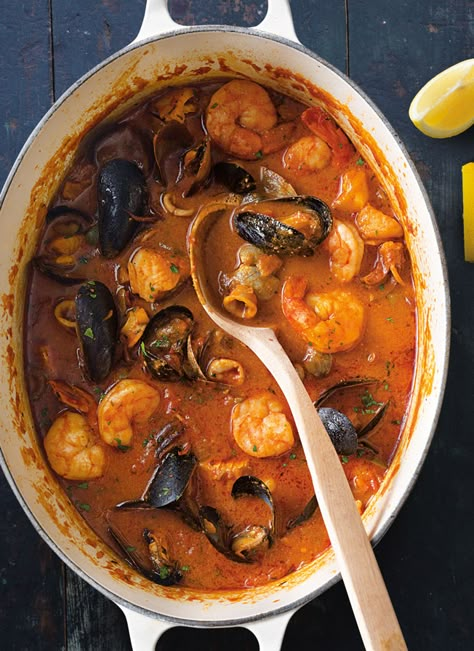 Catalan Fish Stew, Catalan Seafood Stew, Spanish Fish Stew, Seafood Soups, Seafood Stew Recipes, Spanish Saffron, Fish Stew Recipes, Saffron Recipes, Saffron Threads