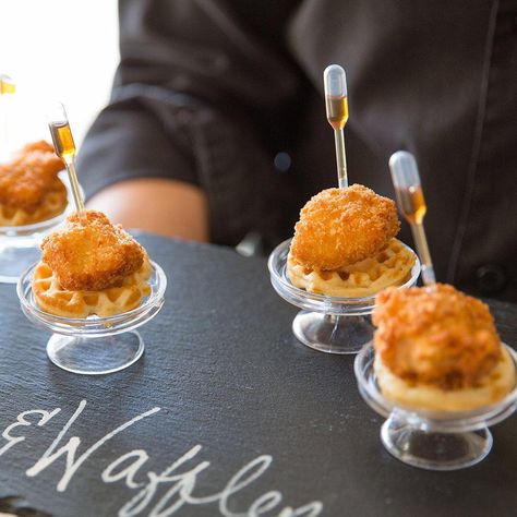 Chicken and waffles appetizer. Baby Shower Brunch Food Ideas, Mini Chicken And Waffles, Brunch Chicken, Brunch Food Ideas, Bridal Brunch Food, Baby Shower Brunch Food, Chicken Waffles, Wedding Appetizers, Fall Brunch