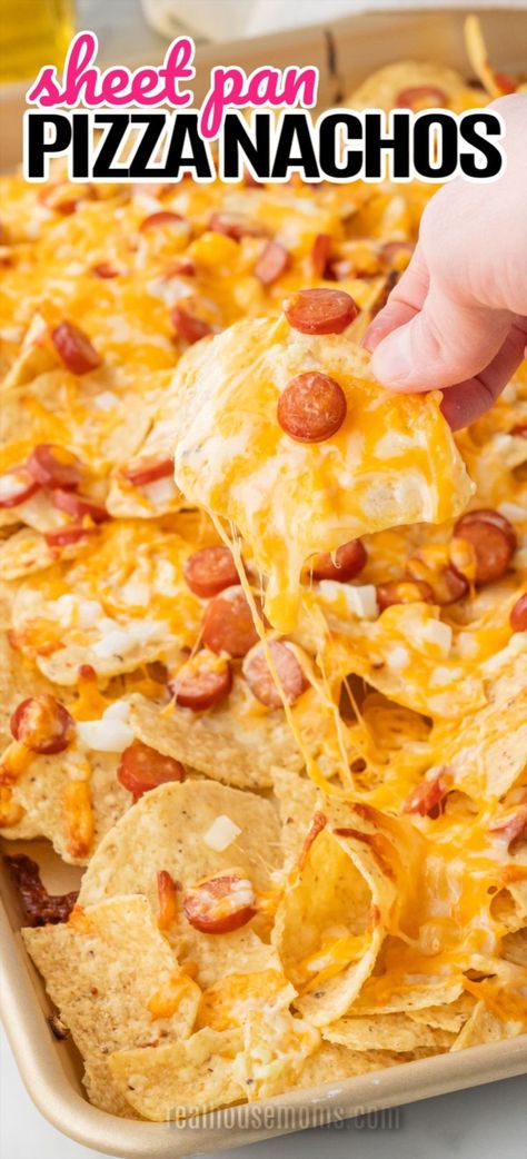 Street Nachos, Pizza Nachos, Italian Party, Garlic Cream Sauce, Pan Pizza, Party Foods, Pizza Toppings, Pizza Pasta, Cream Sauce