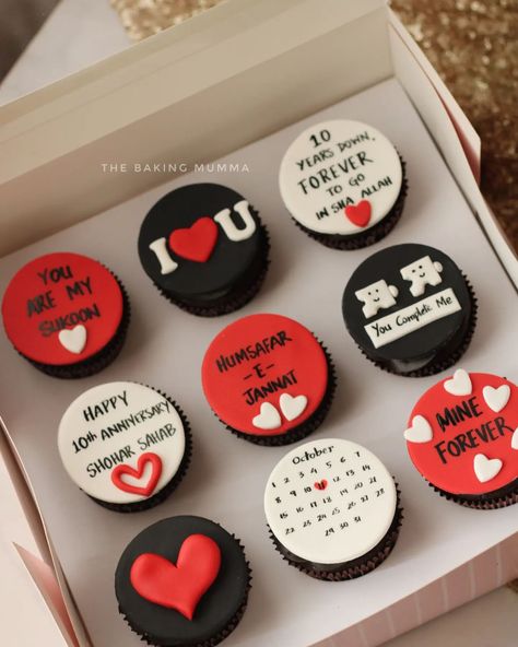 Celebrate love in the sweetest way possible! ❤️🧁 These custom anniversary cupcakes are perfect for marking special milestones with a personal touch. Whether it's a heartwarming message or a meaningful date, let your cupcakes speak the language of love. Want to create something unique for your special day? Send me a text on WhatsApp on 7044955912 to place your custom order! 💌 #AnniversaryCupcakes #SweetLove #HomeBakerCreations #CustomCupcakes #CelebrateWithCupcakes Valentine's Day Surprises For Husband, I Love You Cupcakes, Customized Cupcakes For Boyfriend, Cupcakes For Anniversary Love, Cupcakes For Husband Birthday, Customized Cupcakes For Birthday, Anniversary Mini Cake, Proposal Cupcakes, Valentine For Husband