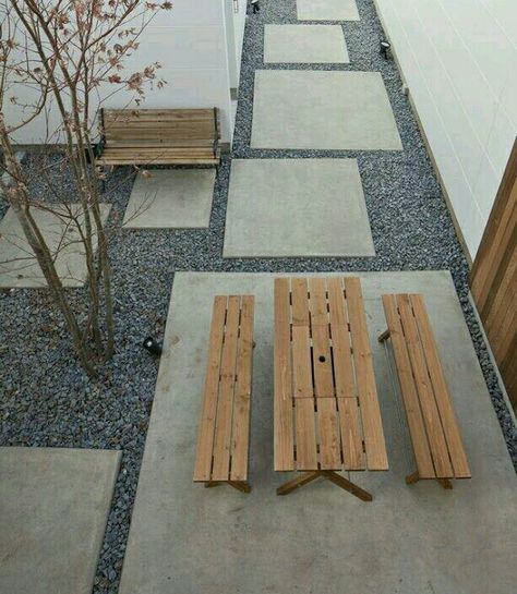 Black Star Gravel between custom concrete design Japanese Gardens Design Ideas, Low Maintenance Backyard, Moderne Have, Small Japanese Garden, Modern Backyard Landscaping, Minimalist Garden, Japanese Garden Design, Backyard Landscape, Modern Landscape Design