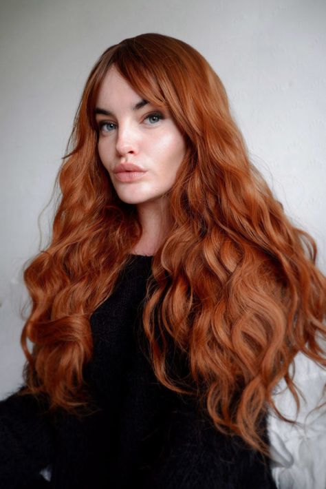 Ginger Hair Brown Eyebrows, Burnt Orange Hair Dye, Long Voluminous Hair, Long Loose Waves, Burnt Orange Hair, Orange Hair Dye, Crimped Waves, Wavy Wig With Bangs, Dark Eyebrows