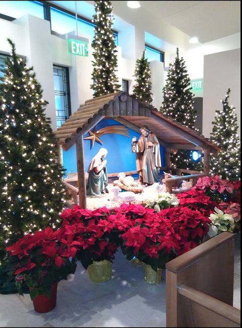 Nativity Stage Design, Nativity Play Set Design, Nativity Stable Stage Prop, Diy Christmas Tree Ideas, Willow Tree Nativity Set, Pesebres Navidad Ideas Grandes, Wood Creche Nativity Stable, Christmas Nativity Scene Display, Christmas Staircase Decor