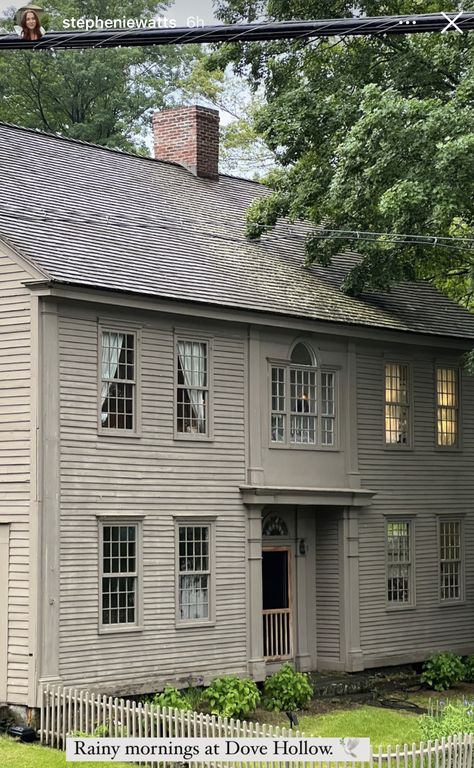 Portobello, by Dunn and Edwards New England Exterior Paint Colors, Exterior Colonial House Colors, New England Exterior, Old Colonial Homes, Dream Home Library, Gothic Farmhouse, England Houses, Early American Homes, Saltbox House