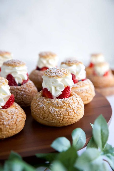 Craquelin Cream Puff, Christmas Cream Puffs, Diplomat Cream, Choux Dough, Christmas Cream, Kawaii Cooking, Creme Egg, Choux Pastry, Cream Puff