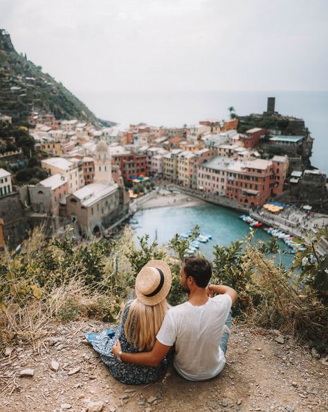 Italy road trip itinerary: Cinque Terre to Amalfi Italy Road Trip Itinerary, Cinque Terre Itinerary, Vacation In Italy, Summer In Europe, Cinque Terre Italy, Couple Travel, Venice Travel, Italy Photography, Italy Aesthetic