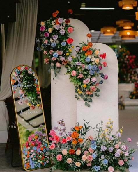 Step into elegance! Our entrance decor setup at Dewan Sri Dusun features a lush green base paired with a stunning mirror welcome board. The perfect start to your dream wedding journey From the wedding of Farhana & Bismi Photo by : @cx.white Decor by : @riasan.my Let us turn your dreams into reality. . For rates & packages kindly fill in the form on our website . www.rumahdusun.com.my or kindly click the link on our bio to book a consult with us. . #rumahdusun #rumahdusunbride #glasshous... Floral Wedding Entrance Decor, Floral Wedding Stage Decor, Colorful Floral Arch Wedding, Flower Entrance Decoration, Wedding Ceremony Entrance Decor, Mirror Welcome Board, Wedding Welcome Mirror, Eclectic Garden, Photobooth Ideas