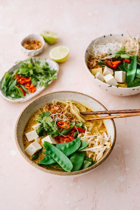 Elsas Wholesome Life, Laksa Soup Recipe, Vegan Laksa, Vegetarian Laksa, Asian Noodle Soup, Vegan Noodle Soup, Laksa Recipe, Laksa Soup, Vegan Dinner Rolls