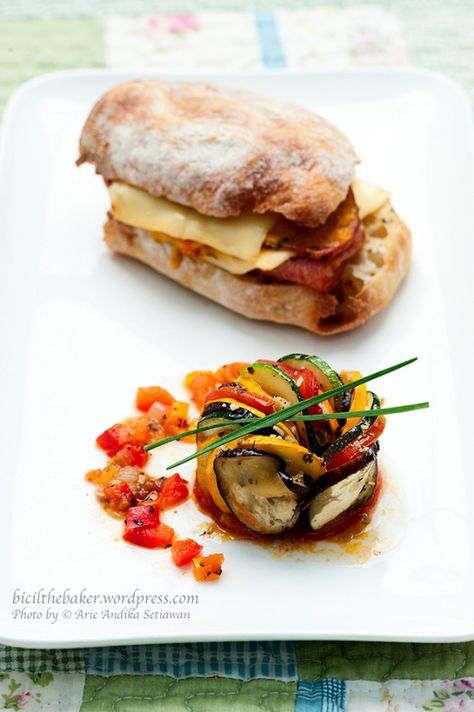 Ham and cheese on Ciabatta with a very ornately presented vegetable ratatouille in the foreground. Beautiful to look at, yummy to eat! Ratatouille Food, Vegetable Ratatouille, Plating Food, Presentation Food, Ratatouille Recipe, Book Cakes, Colorful Dishes, Desserts Chocolate, French Recipes