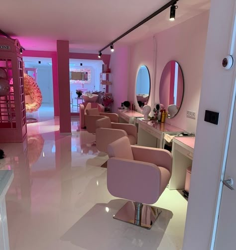 Pink Hair Salon Decor, Hair Suite, Beauty Bar Salon Ideas, Hair Studio Decor, Beauty Bar Salon, Beauty Shop Decor, Makeup Studio Decor, Pink Salon, Nail Salon Interior