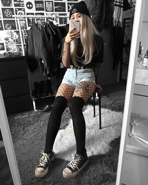 Egirl Fashion, E Girl Outfits, Skater Girl Outfits, Aesthetic Grunge Outfit, Hipster Outfits, Emo Outfits, Rock Punk, Punk Outfits, Skateboard Art