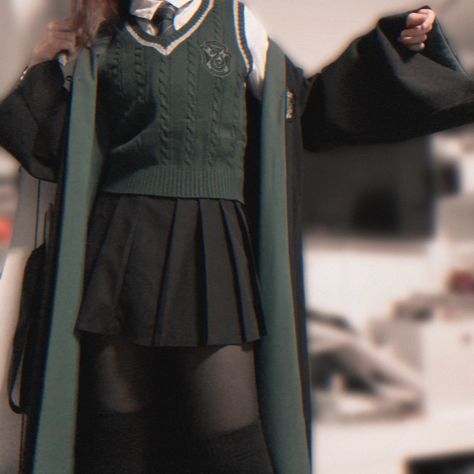 Slytherin Aesthetic Uniform, Slytherin Uniform Female Aesthetic, Harry Potter Uniform Slytherin, Slytherin Uniform Aesthetic, Slytherin Outfit Uniform, Hogwarts Slytherin Uniform, Harry Potter Outfits Slytherin, Hogwarts Cheerleader, Slytherin Cheer Uniform