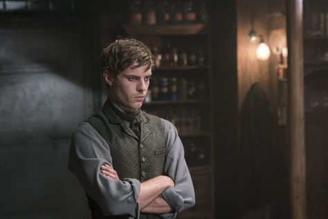 Victor Frankenstein | 'Predators Far and Near' | #PennyDreadful S3E2 Victor Frankenstein Costume, Penny Dreadful Victor Frankenstein, Frankenstein Penny Dreadful, Victor Frankenstein Penny Dreadful, Penny Dreadful Frankenstein, Luke Treadaway, Penny Dreadfull, Harry Treadaway, Victor Frankenstein