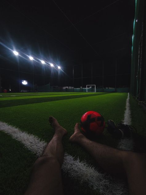 Night Football Snap, Football Snap, Fifa Qatar, Football Training Equipment, Abs Workout Gym, Football Gif, Football Training, Cool Wallpapers Art, 4k Wallpaper