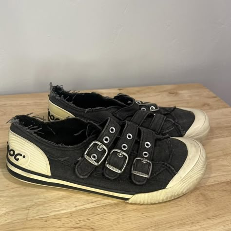 Grunge canvas shoes 🖤 These are literally so... - Depop Grunge Shoes, Gave Up, Canvas Shoes, Cute Shoes, Thrift Store, Low Price, Dream Closet, Converse, Women Wear