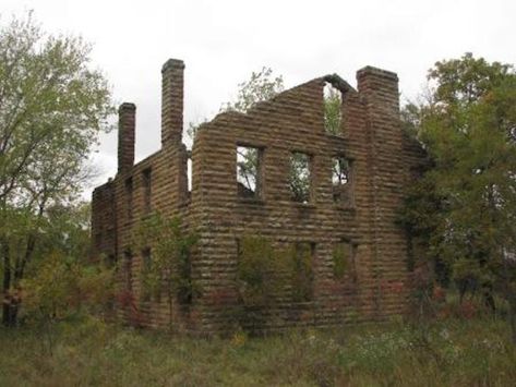 Sitting on a hill just outside of Bartlesville is an abandoned house known as Labadie Mansion. You can hike to the top and explore the ruins of this deserted house that's rumored to be haunted. Here's a look at the history of this place and mysteries that go along with it. Haunted Oklahoma, Abandoned Mansion For Sale, Oklahoma History, Awesome Architecture, Abandoned Mansion, Forgotten Places, Travel Oklahoma, Camping Places, Abandoned Castles