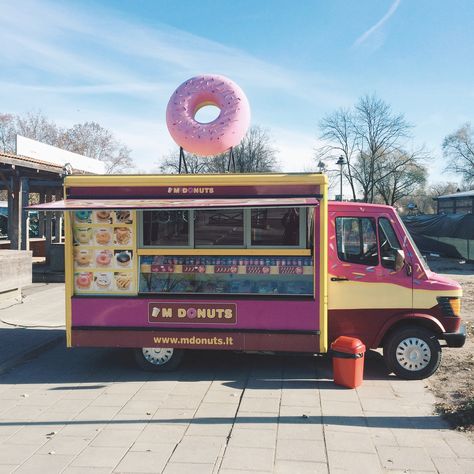 Mobile Donut Truck, Donut Truck Ideas, Sweets Moodboard, Donut Food Truck, Camper Rebuild, Donut Truck, Cupcake Truck, Cardboard Food, Big Donuts