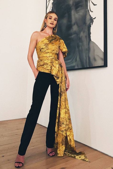 Rosie Huntington Whiteley Style, Gucci Gown, Rosie Huntington, Huntington Whiteley, One Shoulder Top, Rosie Huntington Whiteley, Instagram Outfits, Asymmetrical Tops, Elegant Outfit