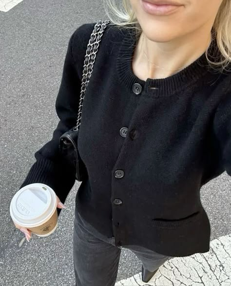 Corporate Girly, Uni Outfits, Future Style, Cardigan Outfits, Stockholm Fashion, Winter Fits, School Fits, Mode Inspo, Feminine Outfit