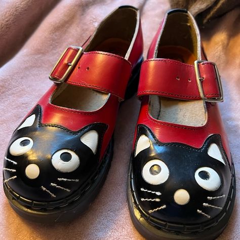 RARE- Vintage Dr. Martens Tredair Black Cat, Red Mary Jane Leather Shoes Red Cats, Vintage Dr Martens, Christmas Lyrics, Silly Clothes, Funky Shoes, Funky Outfits, Martens Shoes, Dr Martens Shoes, Pretty Shoes