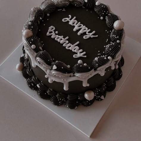 Dark Birthday Cake Aesthetic, Aesthetic Cake Designs Black, Black Cakes Aesthetic, Small Black Birthday Cake, Goth Cakes Birthday, Black Aesthetic Birthday Cake, Black Bday Cake Aesthetic, Cake Birthday Aesthetic Black, Birthday Cake Dark Aesthetic