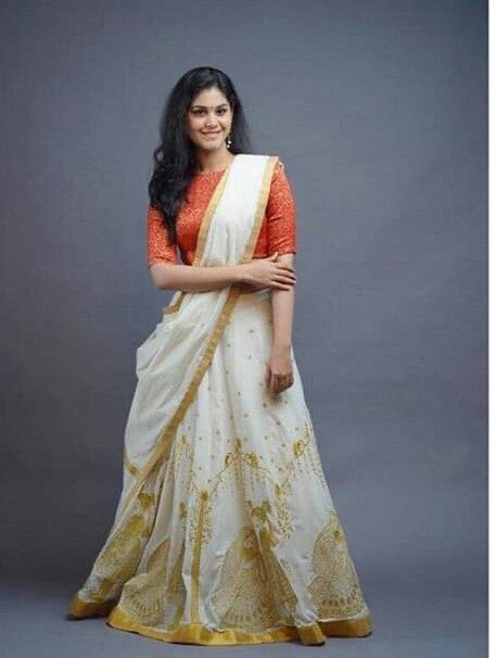 Kerala Half Saree, Onam Outfits Ideas, Kerala Engagement Dress, Exclusive Saree Blouse Designs, Long Skirt Top Designs, Kerala Saree Blouse, Hairstyles For Indian Wedding, Onam Outfits, Kerala Saree Blouse Designs