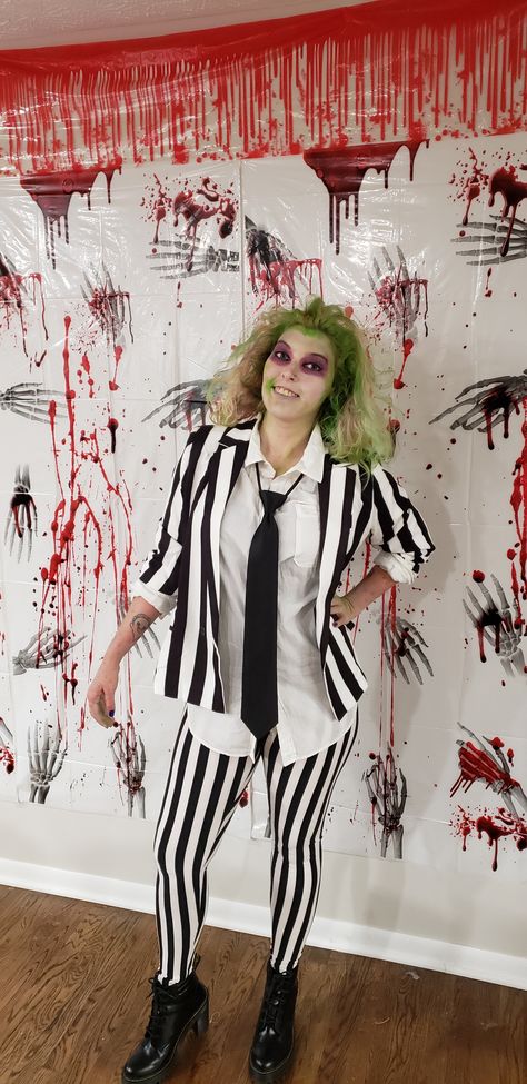 Beetlejuice Costume Female Diy, Betelgeuse Costume, Beetlejuice Female Costume, Girl Beetlejuice Costume, Beetlejuice Costume Female, Female Beetlejuice Costume, Female Beetlejuice, Halloween Gala, Beetlejuice Halloween Costume