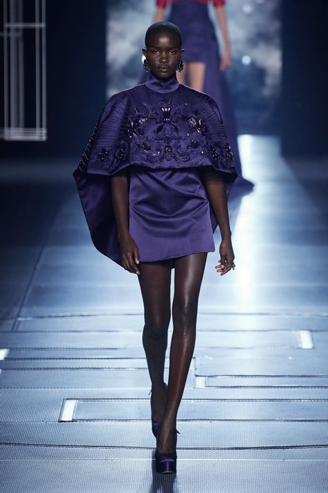 Fendi Spring 2022, Purple Fashion Outfit, Fendi Couture, 2022 Couture, Runway Gowns, Wearing Purple, Collection Couture, Christy Turlington, Couture Week